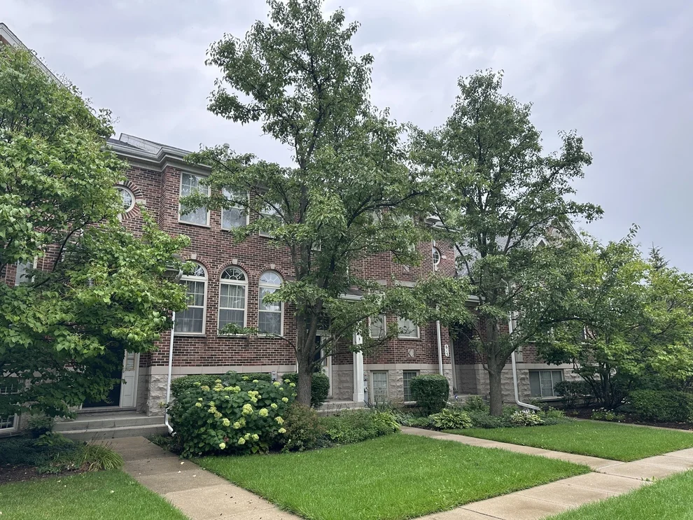 Unit for sale at 613 Prestwick Lane, Wheeling, IL 60090