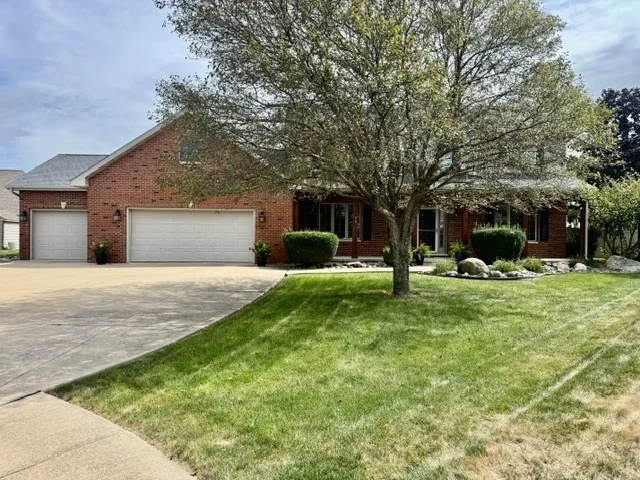 Unit for sale at 126 Parkside Court, Oglesby, IL 61348