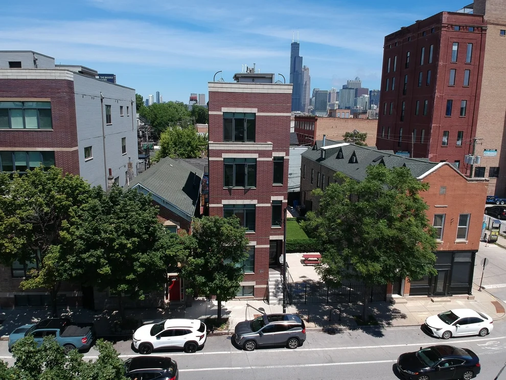 Unit for sale at 556 W 18th Street, Chicago, IL 60616