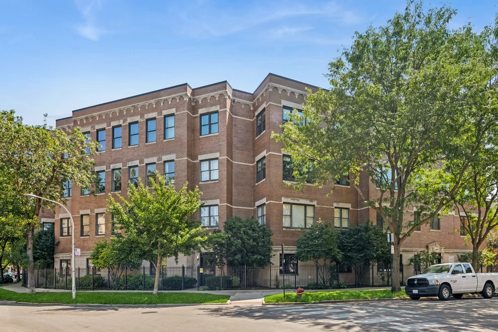 Unit for sale at 4149 N Kenmore Avenue, Chicago, IL 60613