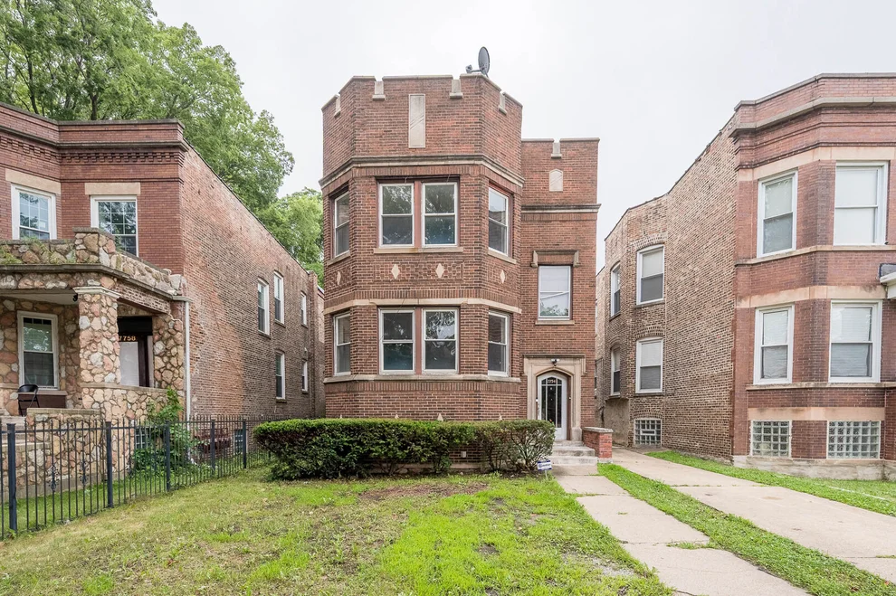 Unit for sale at 7754 S Saginaw Avenue, Chicago, IL 60649