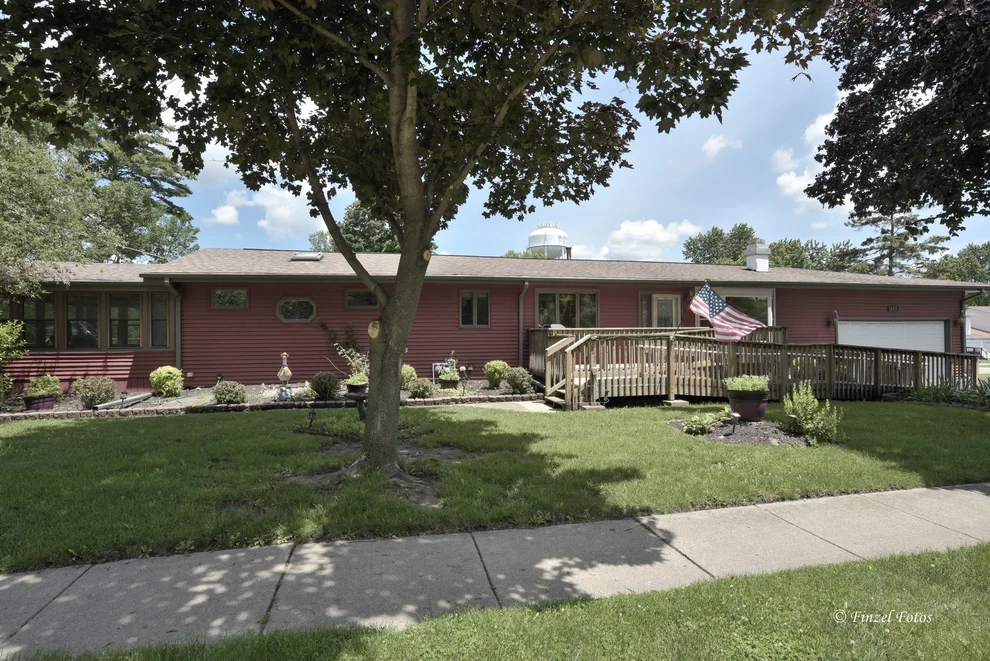 Unit for sale at 614 N Lillian Street, McHenry, IL 60050