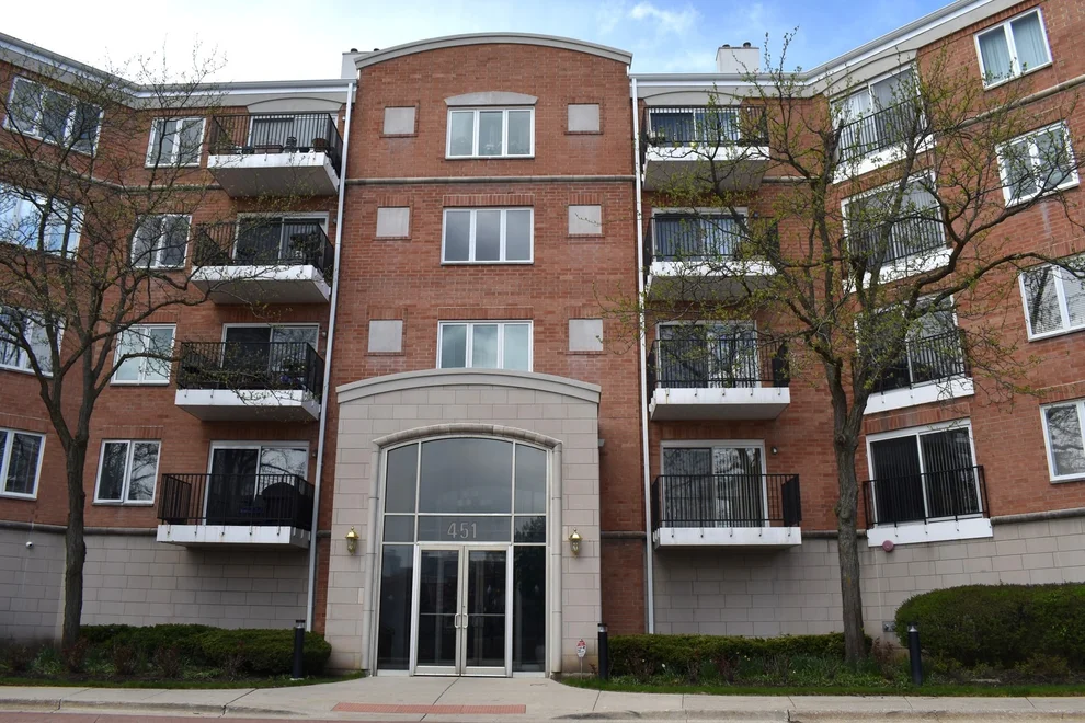 Unit for sale at 451 TOWN PLACE Circle, Buffalo Grove, IL 60089
