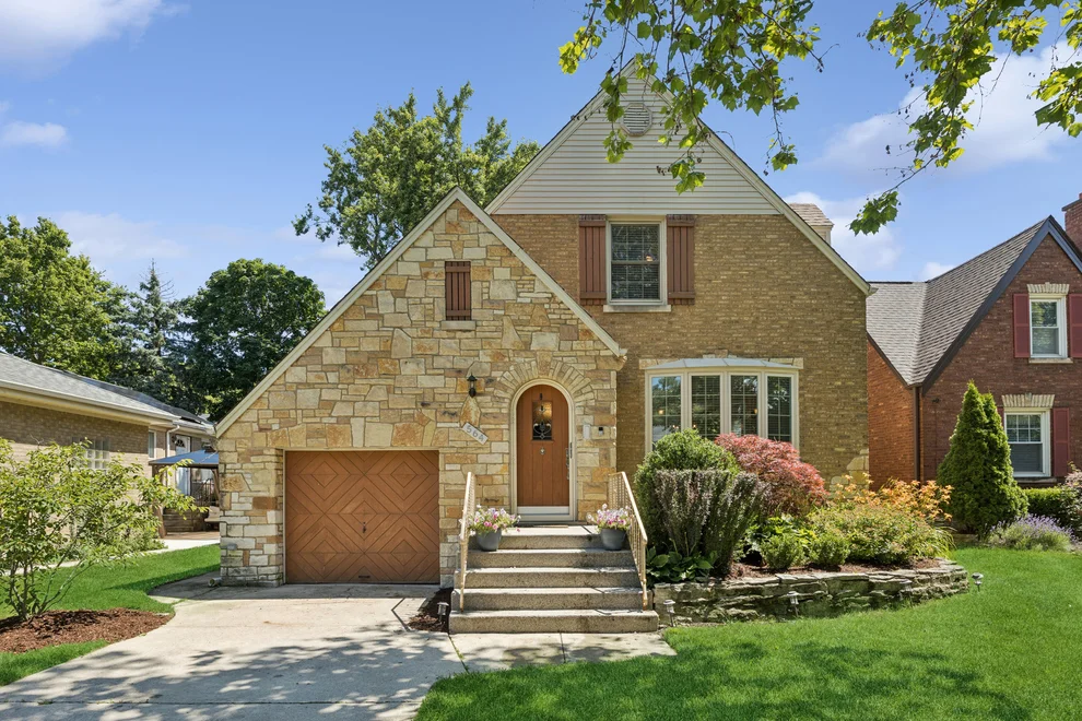 Unit for sale at 564 Selborne Road, Riverside, IL 60546