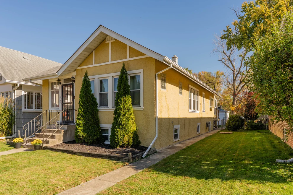 Unit for sale at 3223 Prairie Avenue, Brookfield, IL 60513