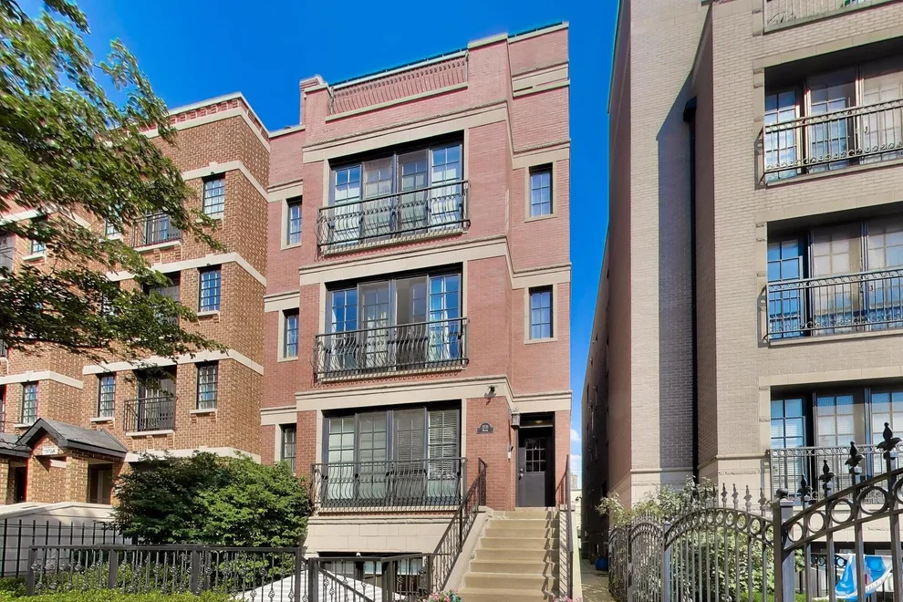Unit for sale at 3721 N Wilton Avenue, Chicago, IL 60613
