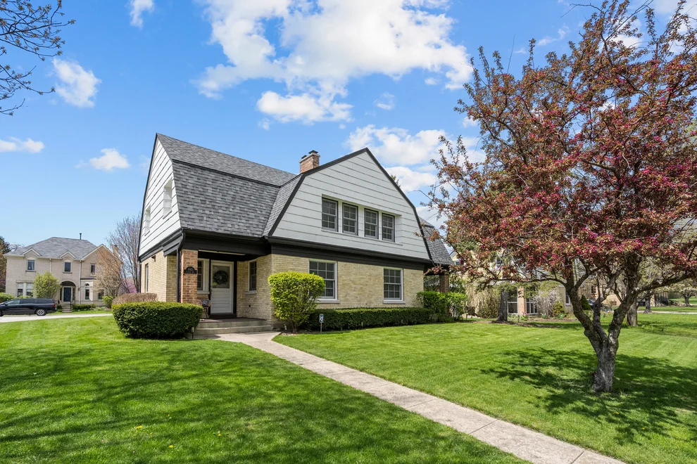 Unit for sale at 842 LYSTER Road, Highwood, IL 60040