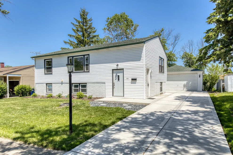 Unit for sale at 8920 Fairway Drive, Orland Park, IL 60462