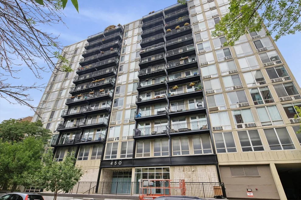 Unit for sale at 450 W Briar Place, Chicago, IL 60657