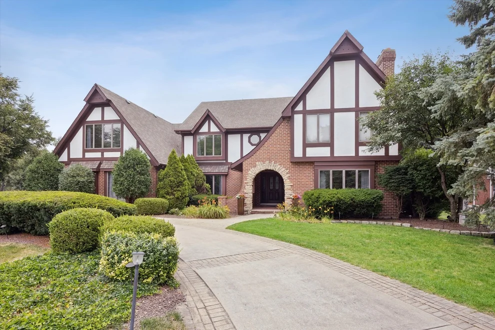 Unit for sale at 6001 Sedgley Court, Burr Ridge, IL 60527