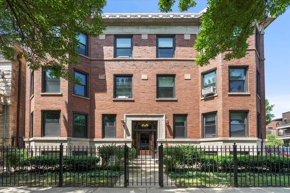 Unit for sale at 3764 N Magnolia Avenue, Chicago, IL 60613