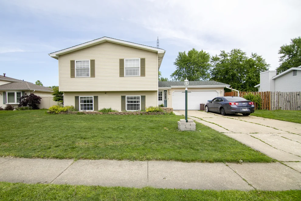 Unit for sale at 260 Karen Drive, Bourbonnais, IL 60914