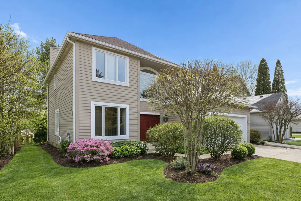 Unit for sale at 980 Half Day Road, Highland Park, IL 60035