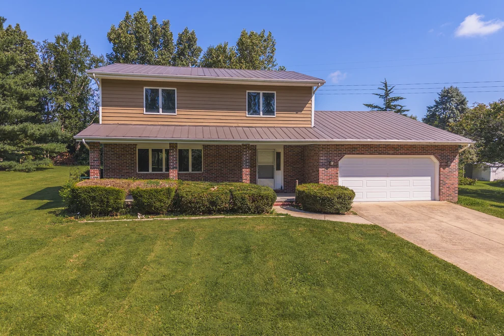 Unit for sale at 19780 Lakewood Drive, Bloomington, IL 61705