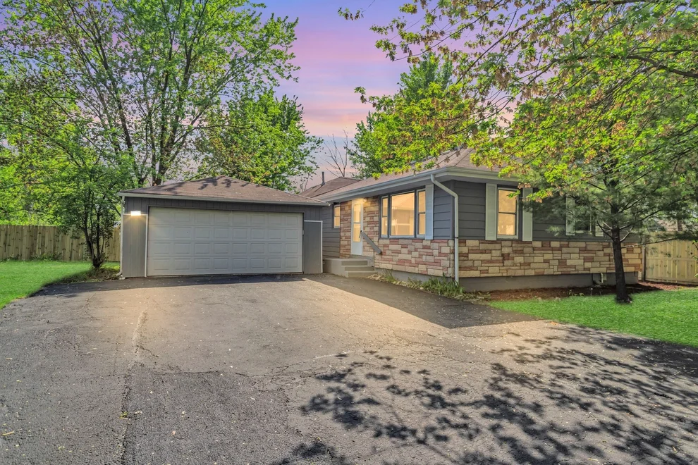 Unit for sale at 117 Arthur Avenue, South Elgin, IL 60177