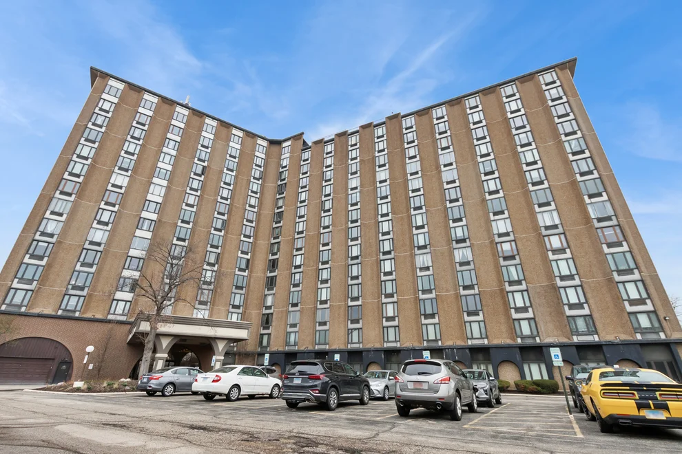 Unit for sale at 1 Renaissance Place, Palatine, IL 60067