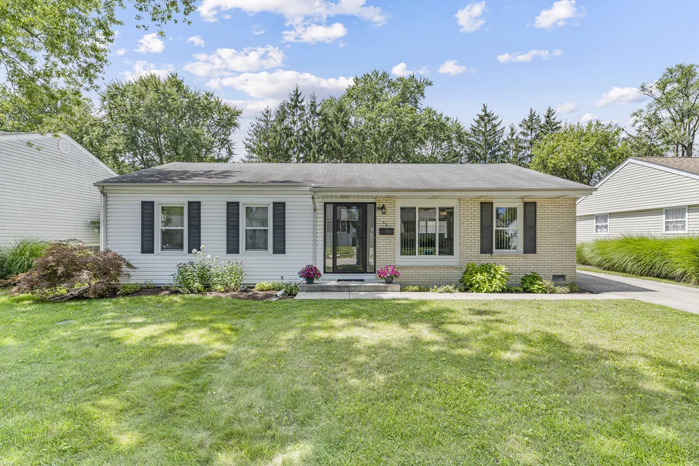 Unit for sale at 56 Birch Trail, Wheeling, IL 60090