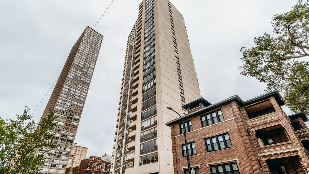 Unit for sale at 3930 N Pine Grove Avenue, Chicago, IL 60613