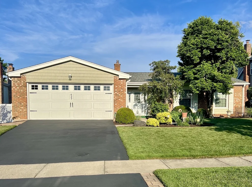 Unit for sale at 627 Oakwood Drive, Westmont, IL 60559