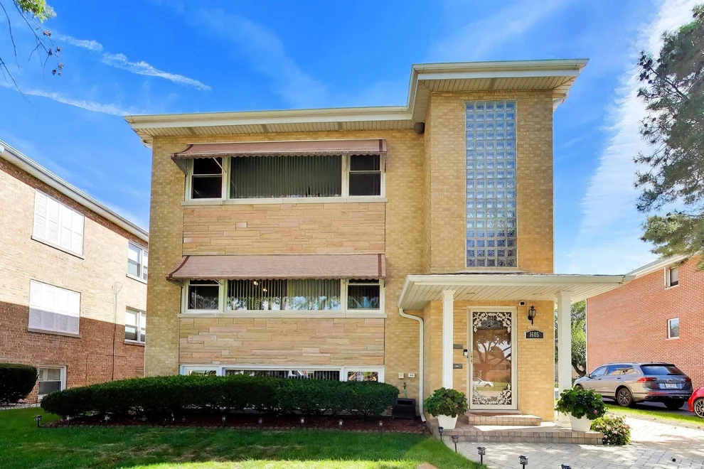 Unit for sale at 1605 Westchester Boulevard, Westchester, IL 60154