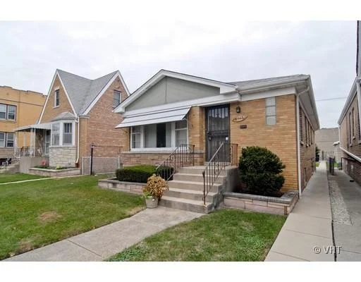 Unit for sale at 5942 W Eddy Street, Chicago, IL 60634