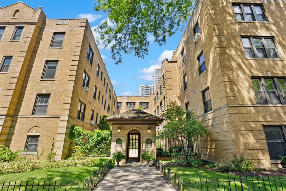 Unit for sale at 714 W BUENA Street, Chicago, IL 60613