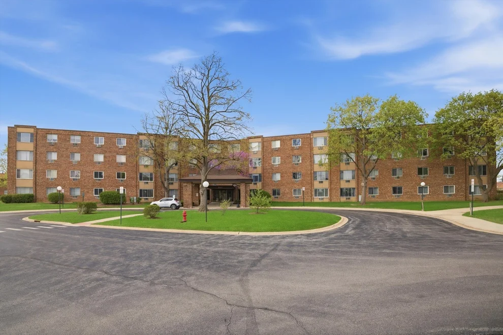 Unit for sale at 1880 Bonnie Lane, Hoffman Estates, IL 60169