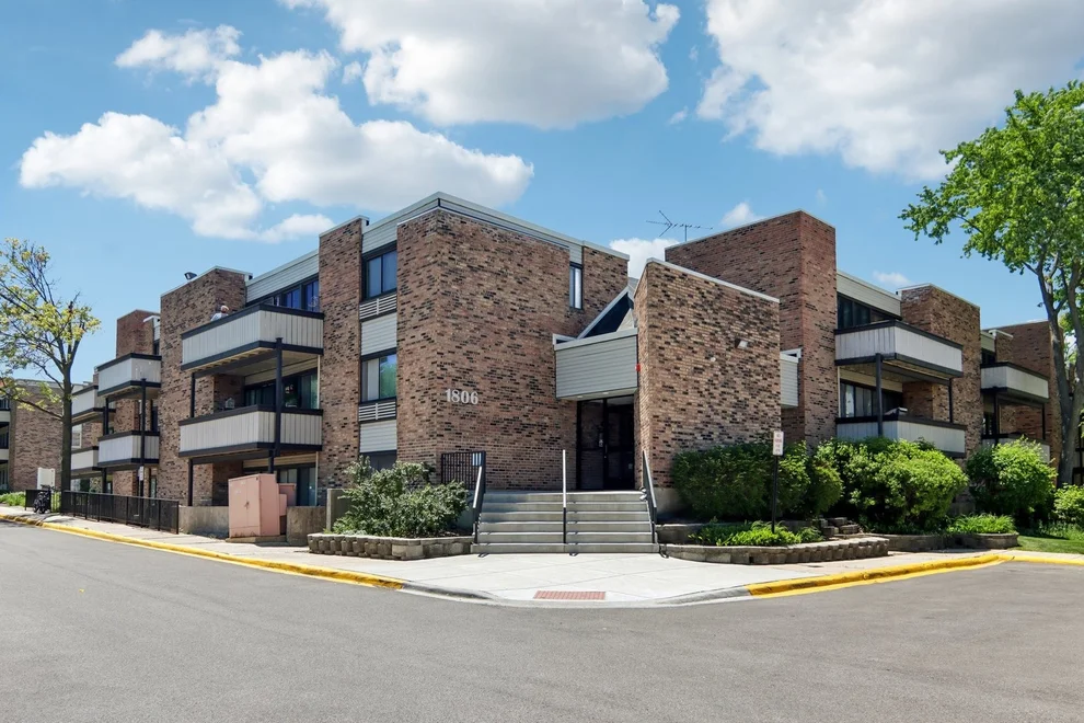 Unit for sale at 1806 Hemlock Place, Schaumburg, IL 60173