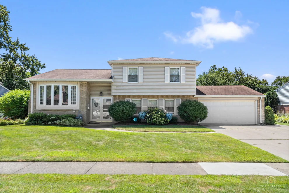 Unit for sale at 1323 E Rosita Drive, Palatine, IL 60074