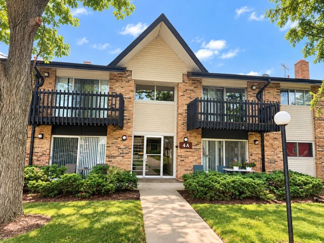 Unit for sale at 4A KINGERY QUARTER, Willowbrook, IL 60527