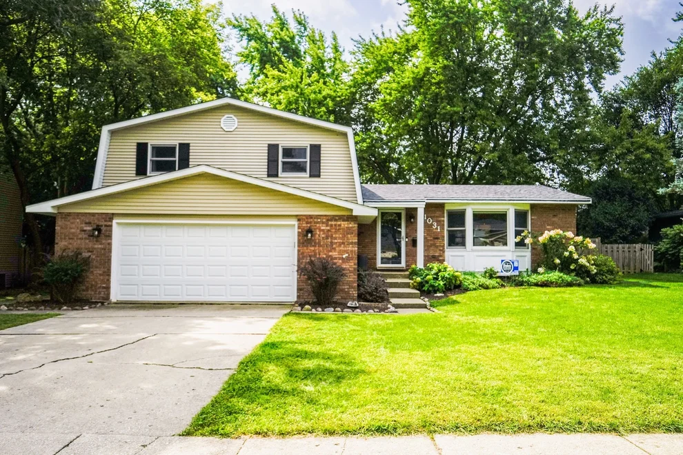 Unit for sale at 1031 Shari Lane, Libertyville, IL 60048