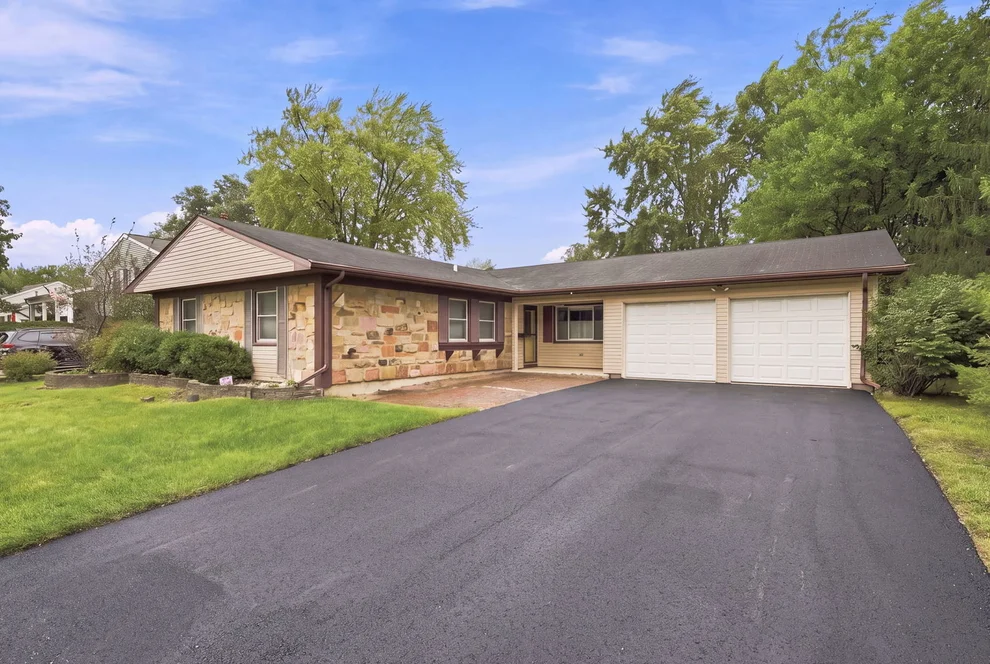 Unit for sale at 1600 Cambourne Lane, Schaumburg, IL 60194