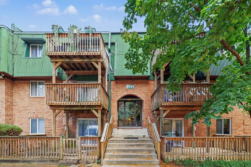 Unit for sale at 1995 Tall Oaks Drive, Aurora, IL 60505