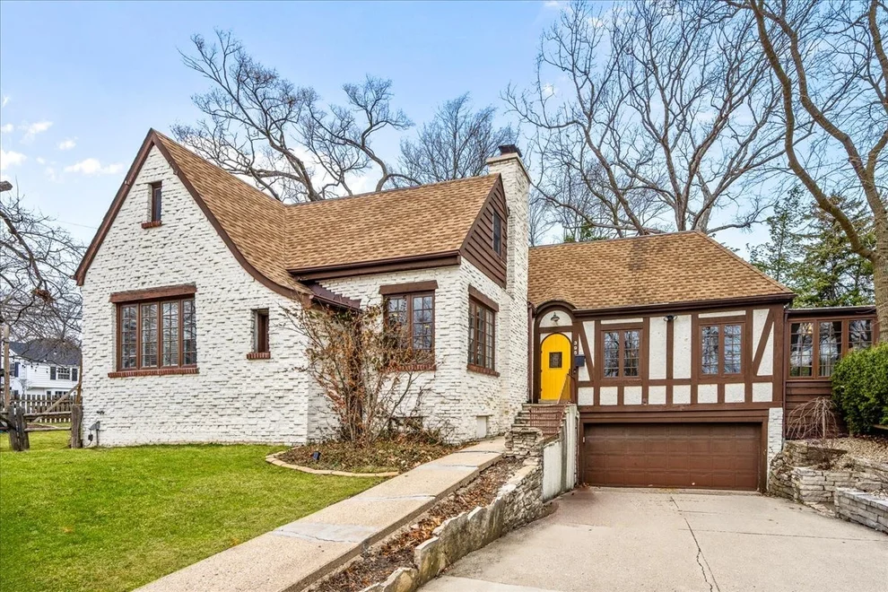 Unit for sale at 395 Brownville Road, Highland Park, IL 60035