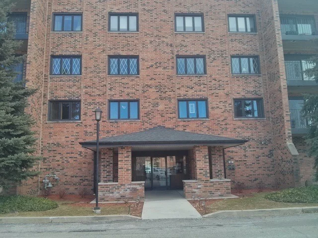 Unit for sale at 9357 Landings Lane, DES PLAINES, IL 60016