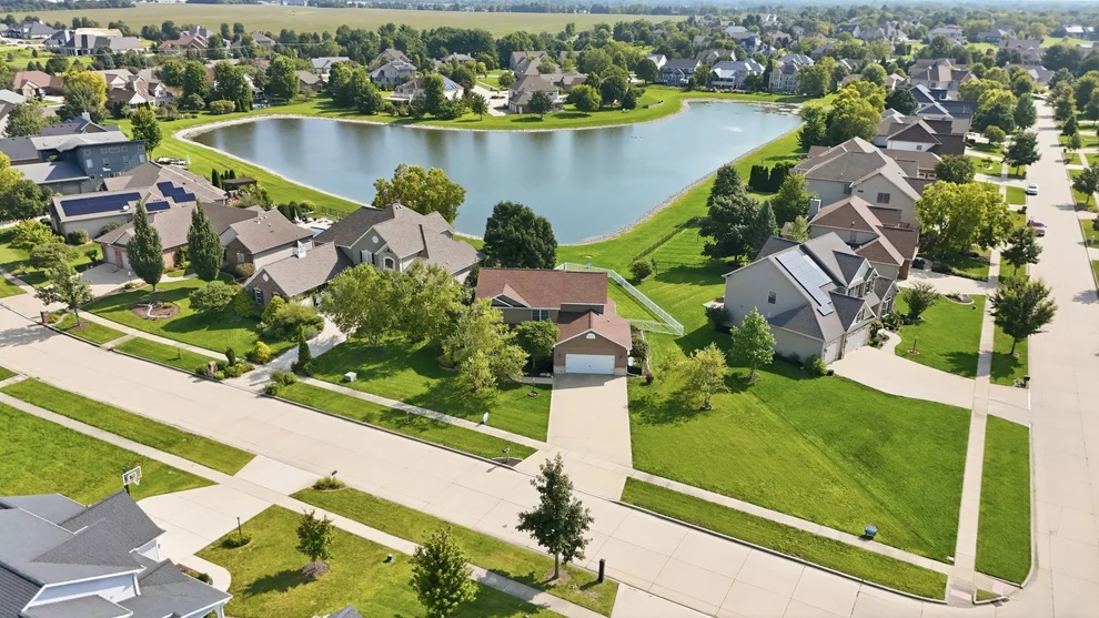 Unit for sale at 1618 English Oak Drive, Champaign, IL 61822