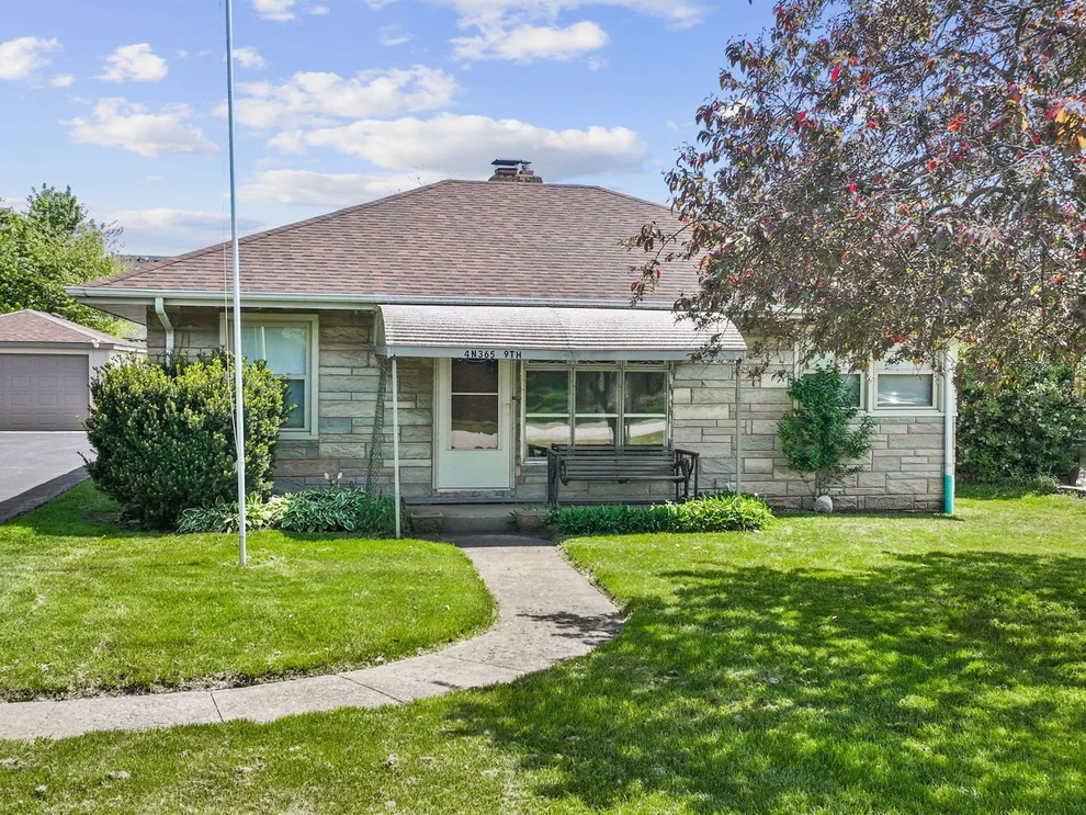 Unit for sale at 4N365 9th Avenue, Addison, IL 60101