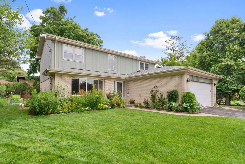 Unit for sale at 3504 Illinois Road, Wilmette, IL 60091