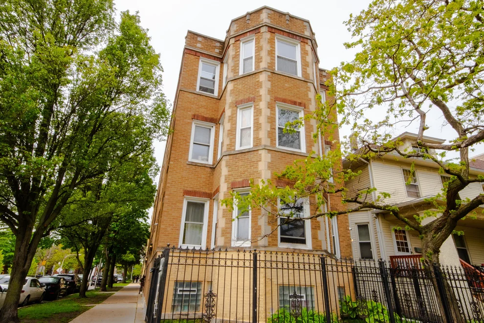 Unit for sale at 3434 W Leland Avenue, Chicago, IL 60625