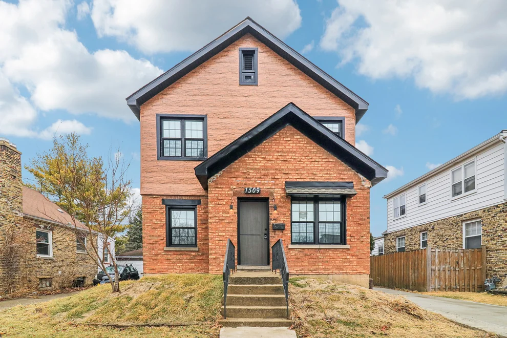 Unit for sale at 1509 Center Street, Des Plaines, IL 60018