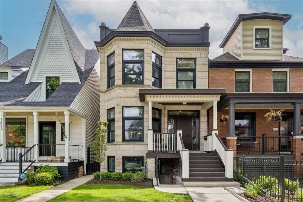 Unit for sale at 1655 W Carmen Avenue, Chicago, IL 60640