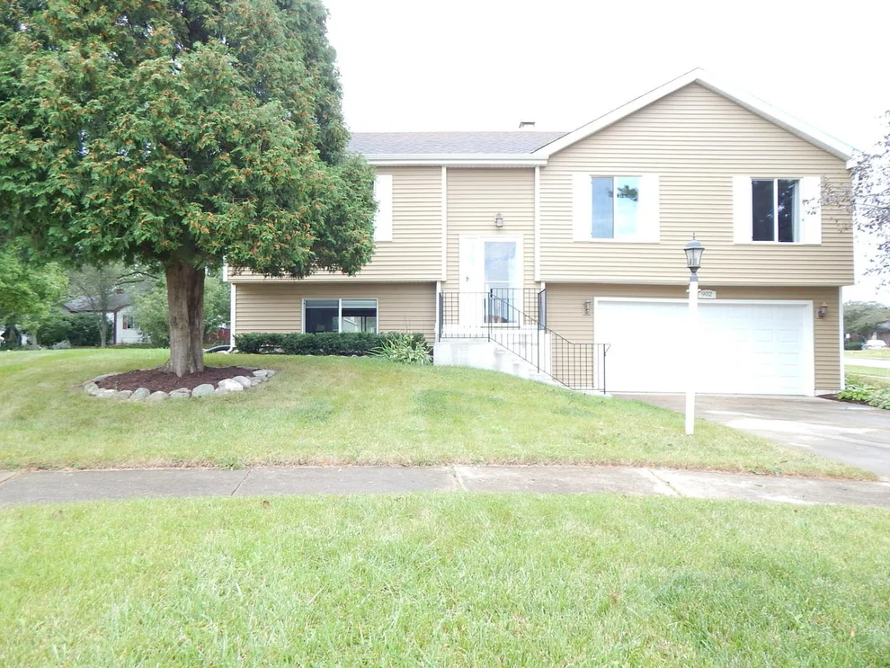 Unit for sale at 902 Garden Circle, Streamwood, IL 60107