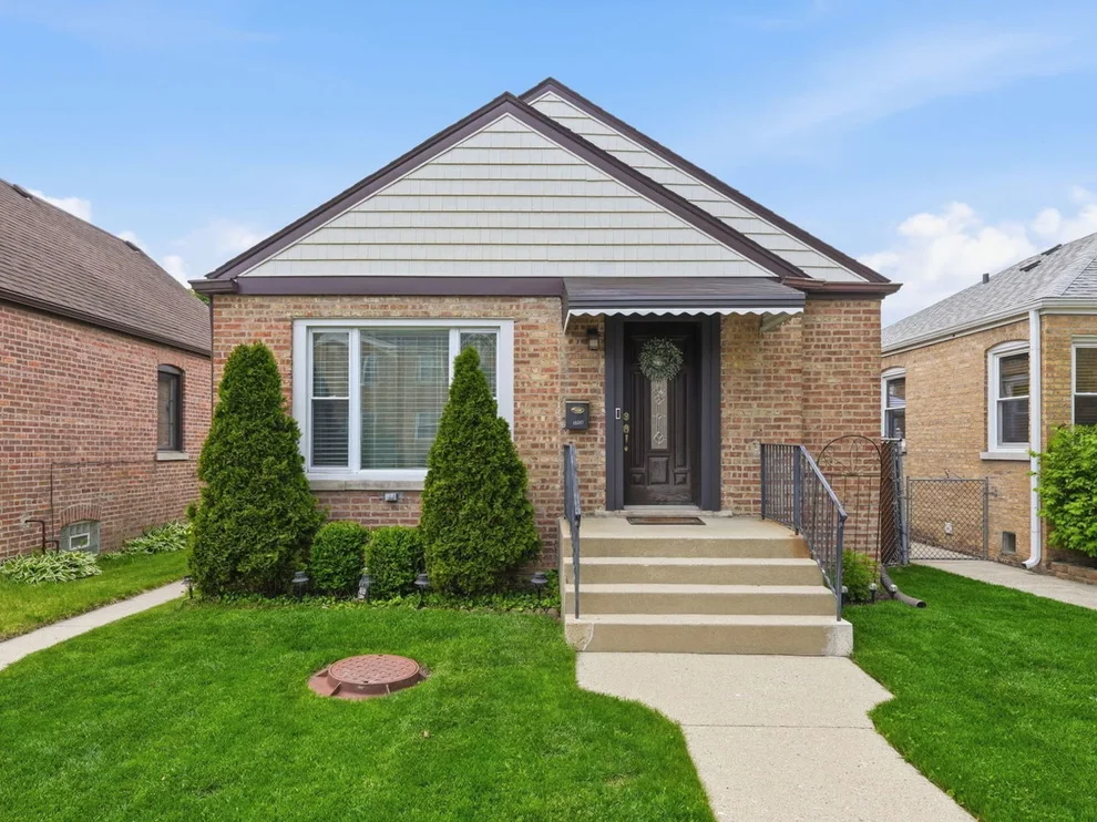 Unit for sale at 3708 N Pacific Avenue, Chicago, IL 60634