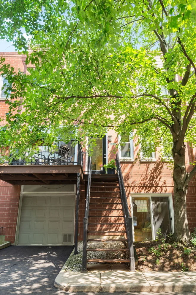 Unit for sale at 2825 N Wolcott Avenue, Chicago, IL 60657