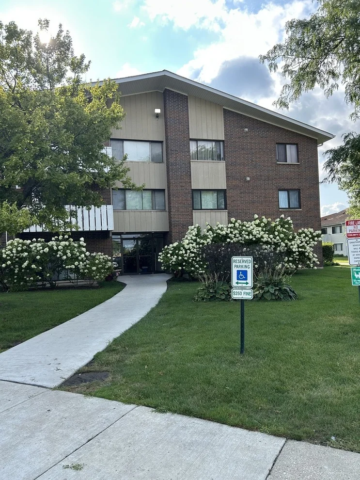 Unit for sale at 1000 Bayside Drive, Palatine, IL 60074