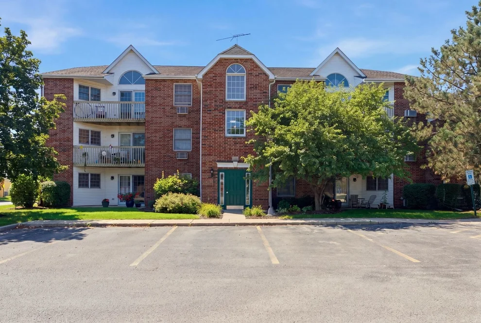 Unit for sale at 511 Leah Lane, Woodstock, IL 60098