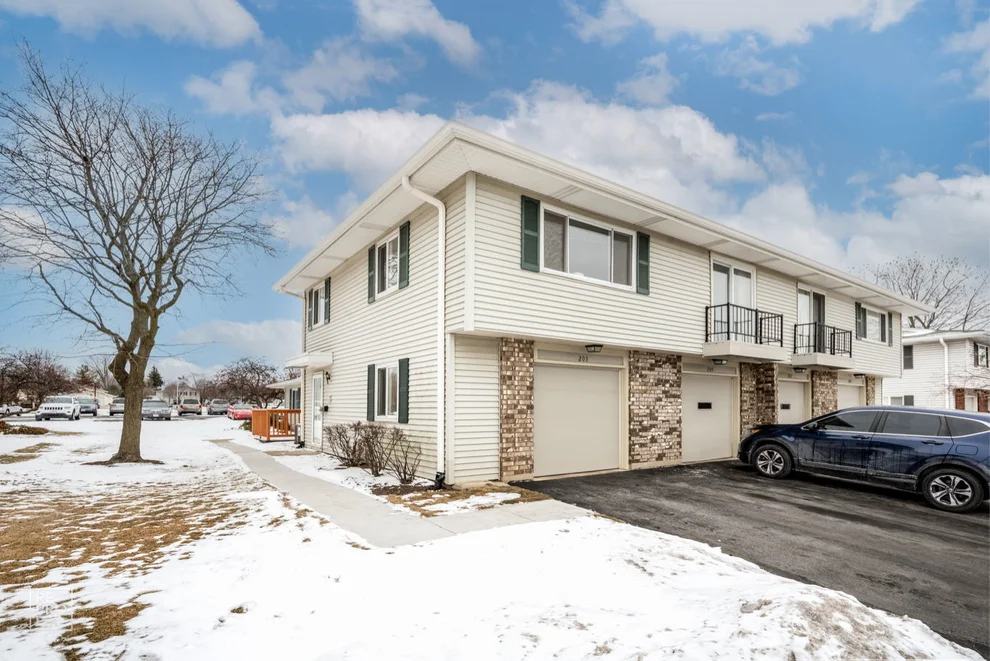 Unit for sale at 203 Barcliffe Lane, Schaumburg, IL 60194