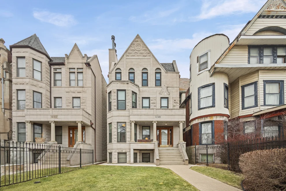 Unit for sale at 4510 S Greenwood Avenue, Chicago, IL 60653