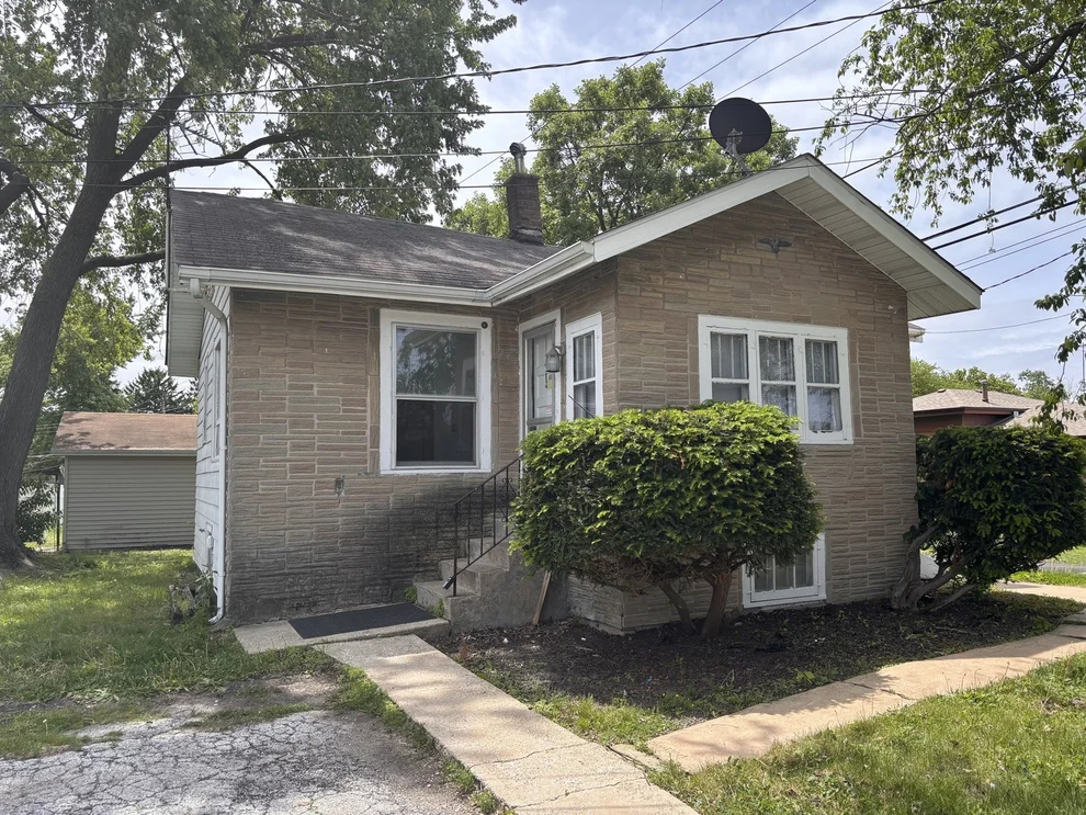 Unit for sale at 14 W 31st Street, Steger, IL 60475