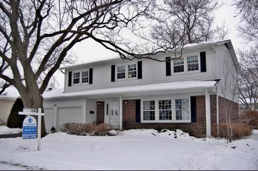 Unit for sale at 904 W HINTZ Road, ARLINGTON HEIGHTS, IL 60004